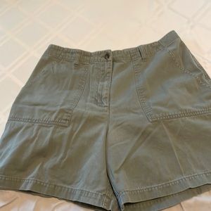 4 pocket Jones New York shorts size 10